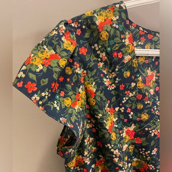 Pretty Floral Dress - Picture 4 of 6